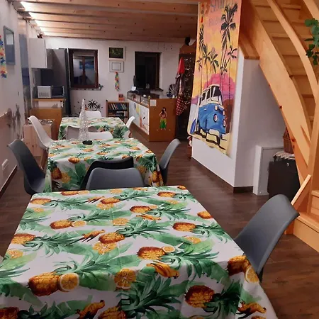 Odal Hawaii Cely Dum Pro 12 Osob Bed and breakfast Pencin